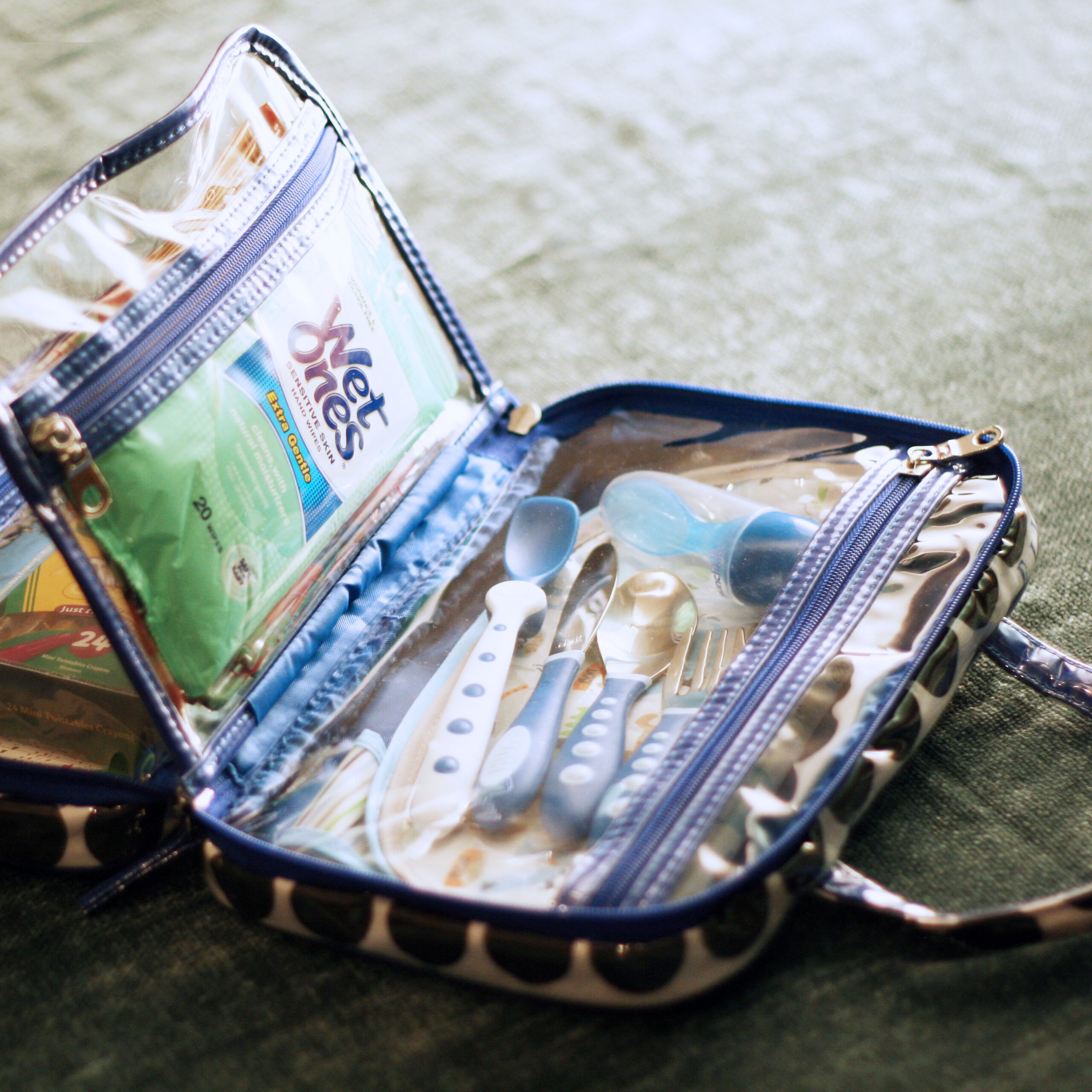 Restaurant Kit for Eating Out with Little Ones Blue i Style