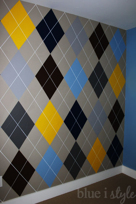 How to Paint an Argyle Wall