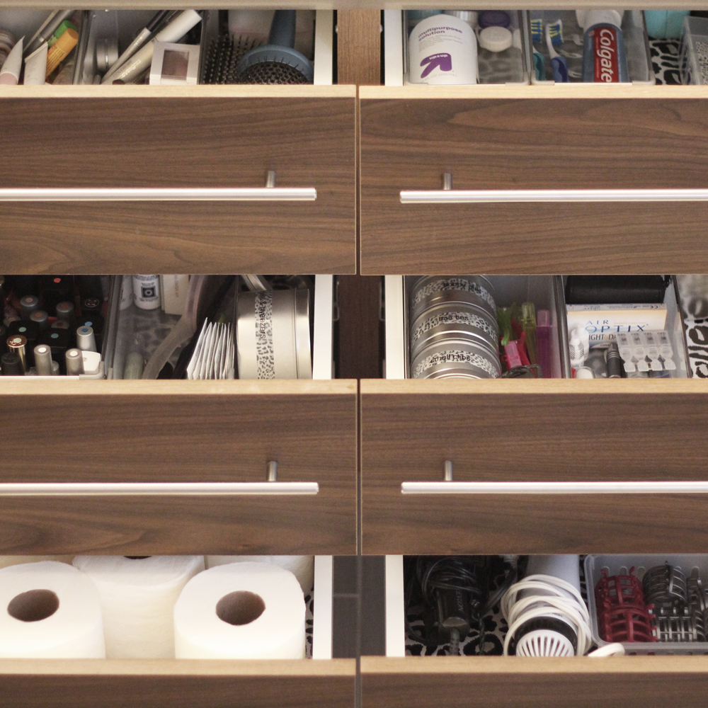 4 Tips for Organizing Bathroom Drawers - Blue i Style