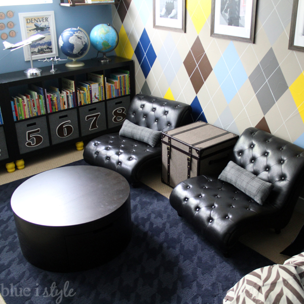 Coffee play table in boy's room