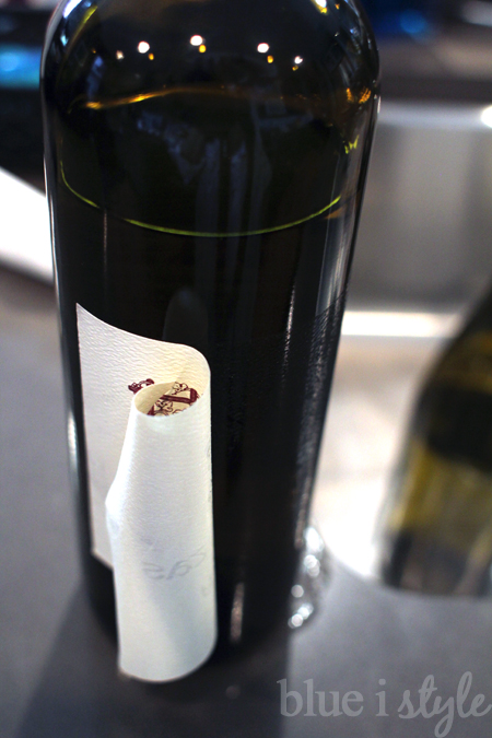 How to remove labels from wine bottles without tearing