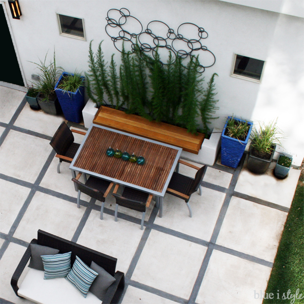 Al fresco dining on backyard patio