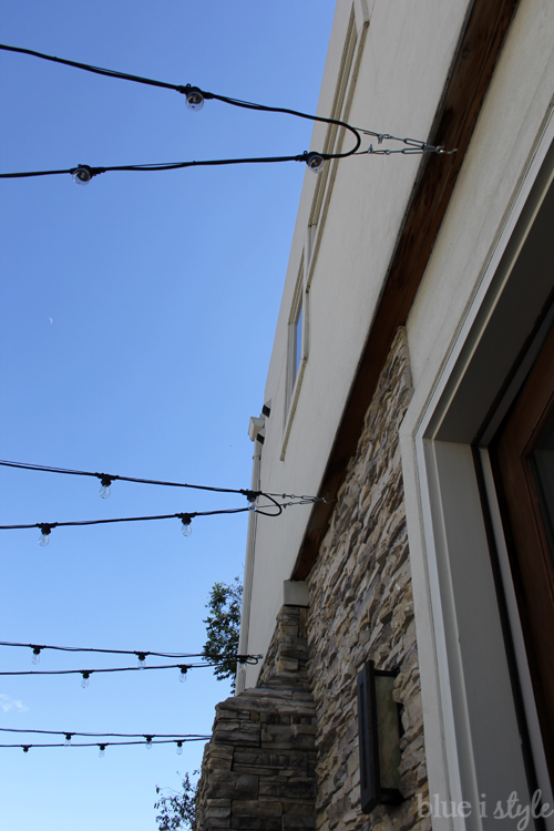 How to Hang Patio String Lights Blue i Style