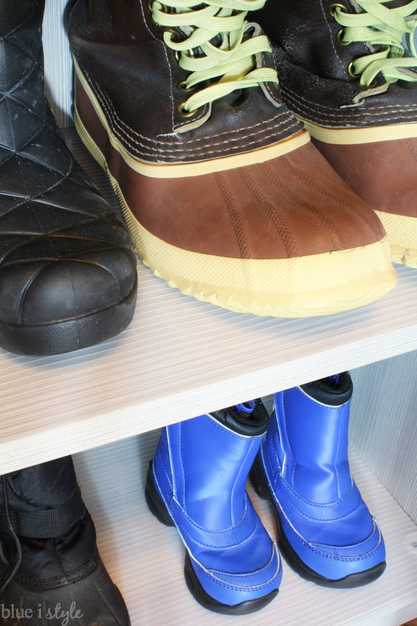 Line snow boot shelves