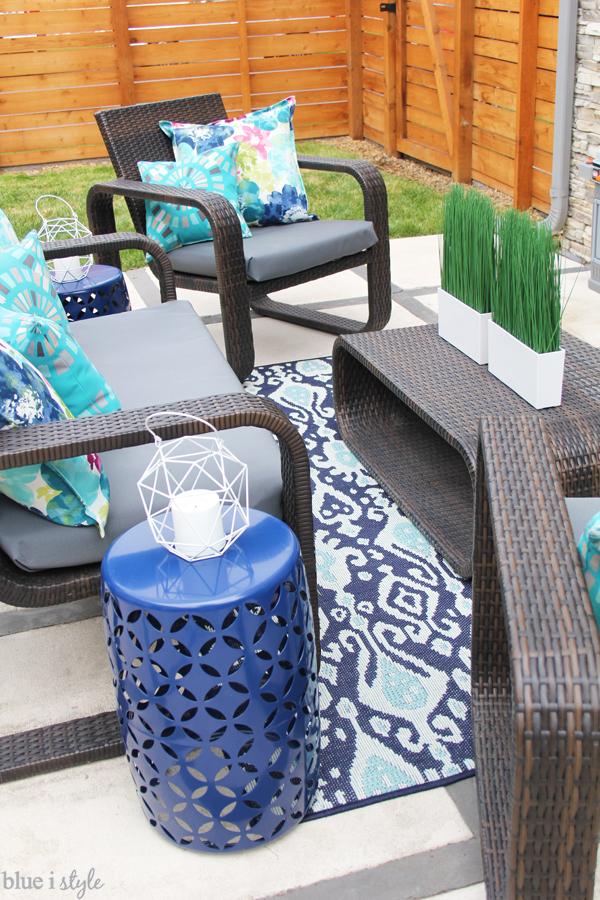 No-sew way to reupholster outdoor cushions