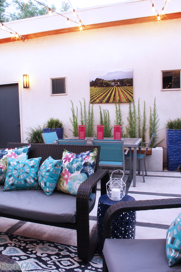 How to Create an Outdoor Living Room