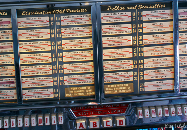 Christmas music in jukebox Christmas 45s in jukebox