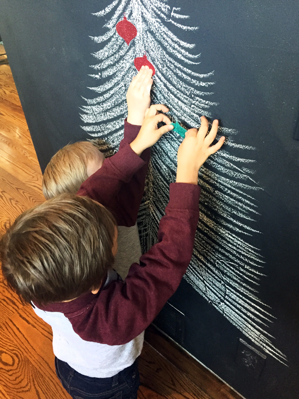 DIY Ornament Magnets for a Chalkboard Christmas Tree - Blue i Style