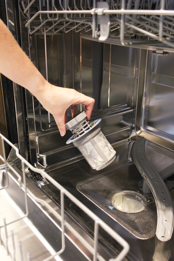 How to Clean a Dishwasher 