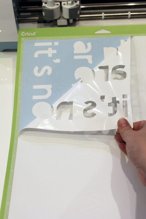 How to Create Wall Words Using Cricut Blue i Style